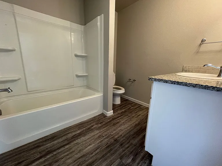 2140 N Texas Ave — Photo 7