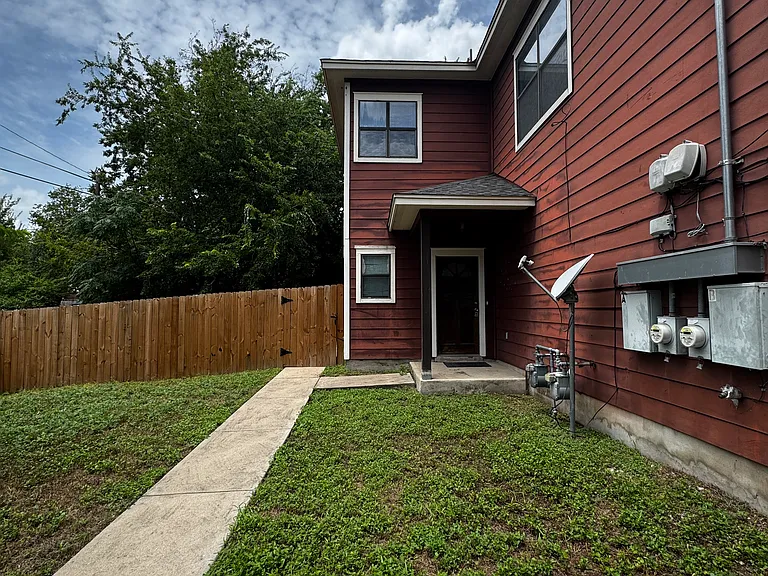 1300 Chicon St #A — Photo 32