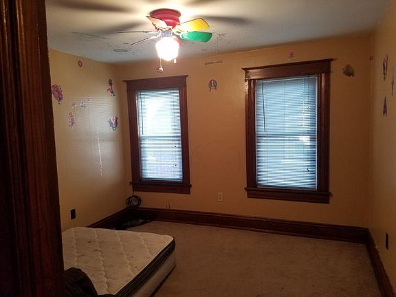 Middle bedroom