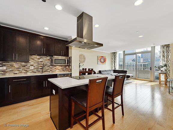 2nd image of 737 W Washington Blvd APT 1604
