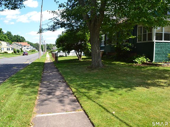 3rd image of 284 Deerfield Road