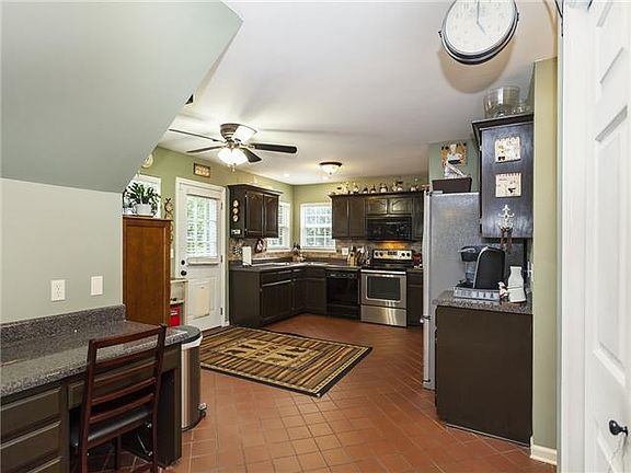 5th image of 302 Shadowood Dr