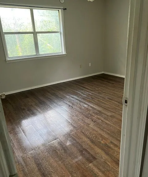 604 King Richard Rd — Photo 2