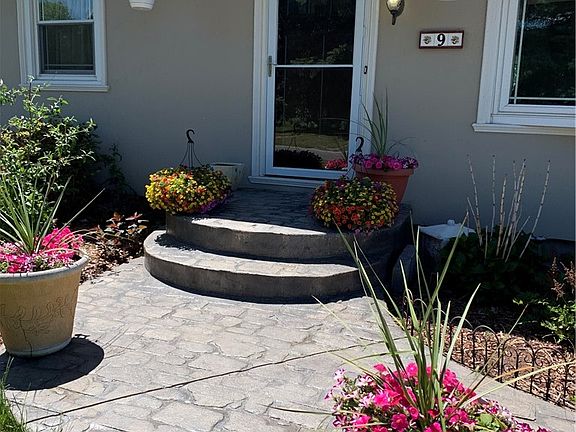 5th image of 9 Cold Spring Cir