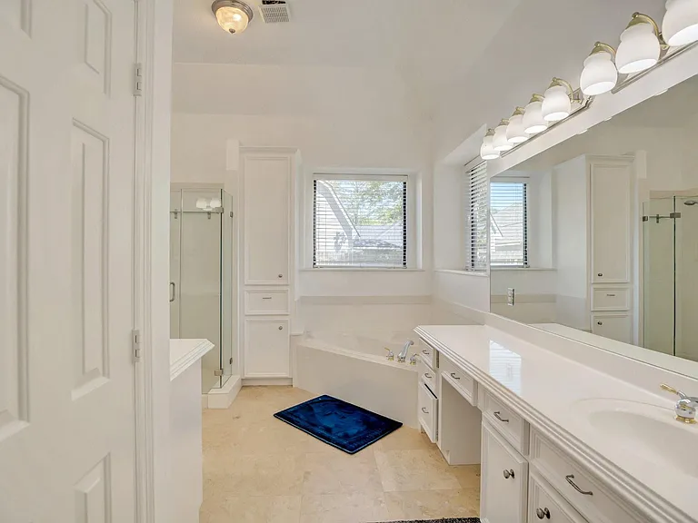 301 Winding Oak Ln S — Photo 16