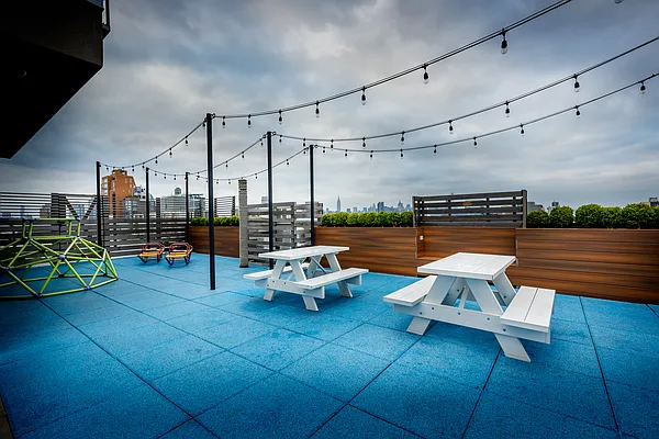 Rented by Cushman & Wakefield (Management) | media 9