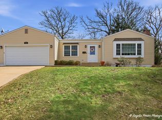 916 Essex Ct, McHenry, IL 60050