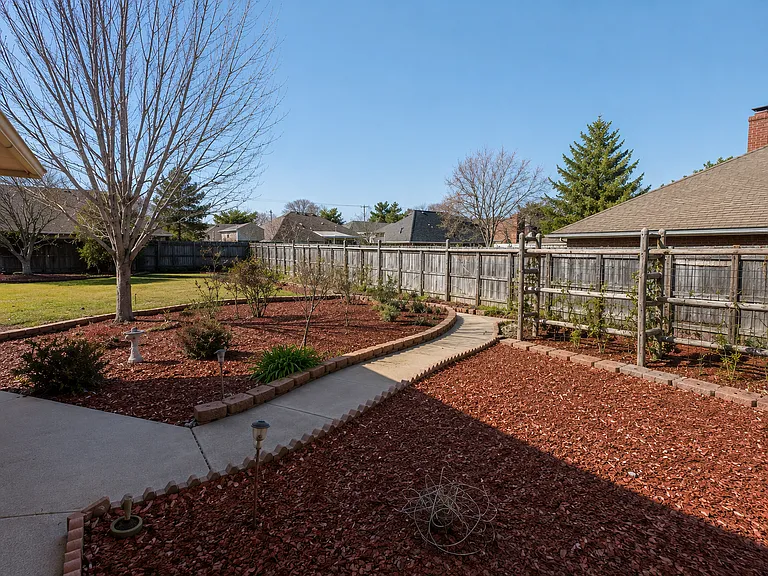 3863 Lamb Dr — Photo 17