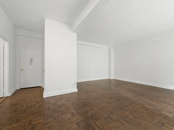 136 East 55th Street image 4 of 7