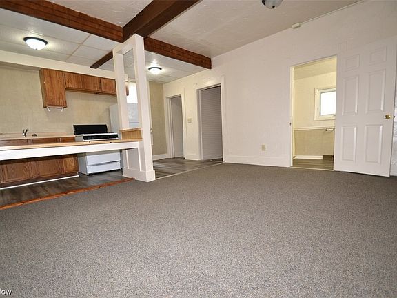 5th image of 450 Allyn St