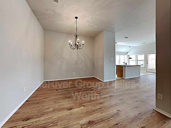 4th image of 541 Cranbrook Dr