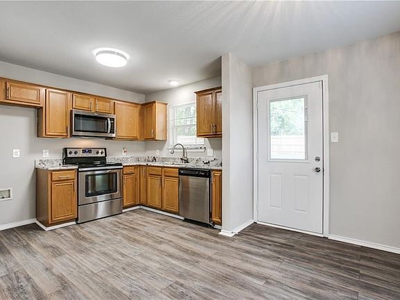 5th image of 2327 Harlandale Ave