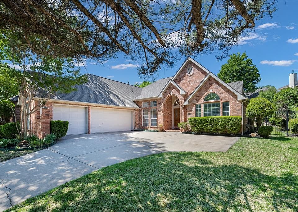 1st image of 2612 Greenway Dr