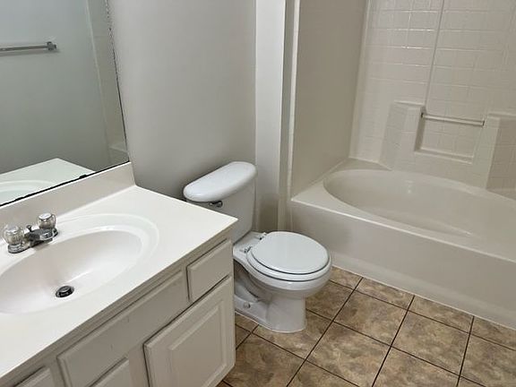 2nd image of 879 Fairview Dr #0