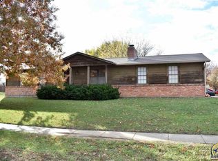 2501 SW Kingsrow Rd, Topeka, KS 66614