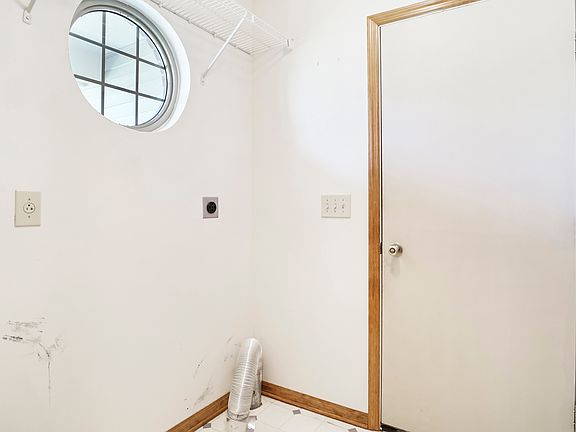 4th image of 927 Glyn Jones Ct