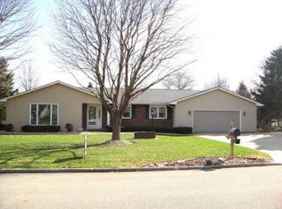 1413 Heritage Ln, Sterling, IL 61081
