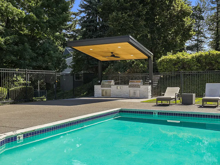 Veri on Cascade Barclay — Photo 6
