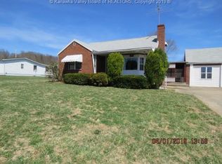 2580 Greenhills Rd, Ravenswood, WV 26164