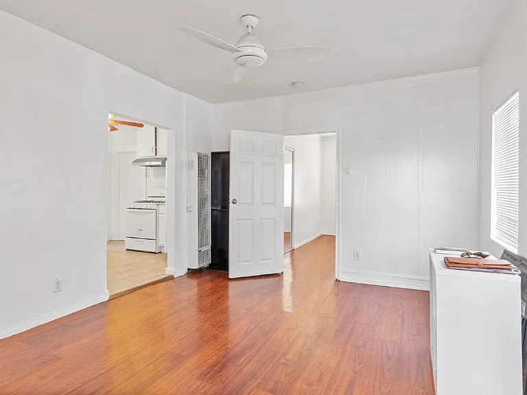 331 W 13th St — Photo 5