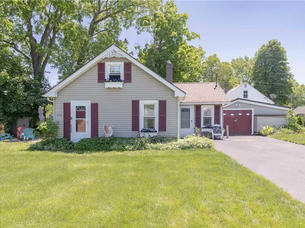 216 Crossfield Rd, Rochester, NY 14609