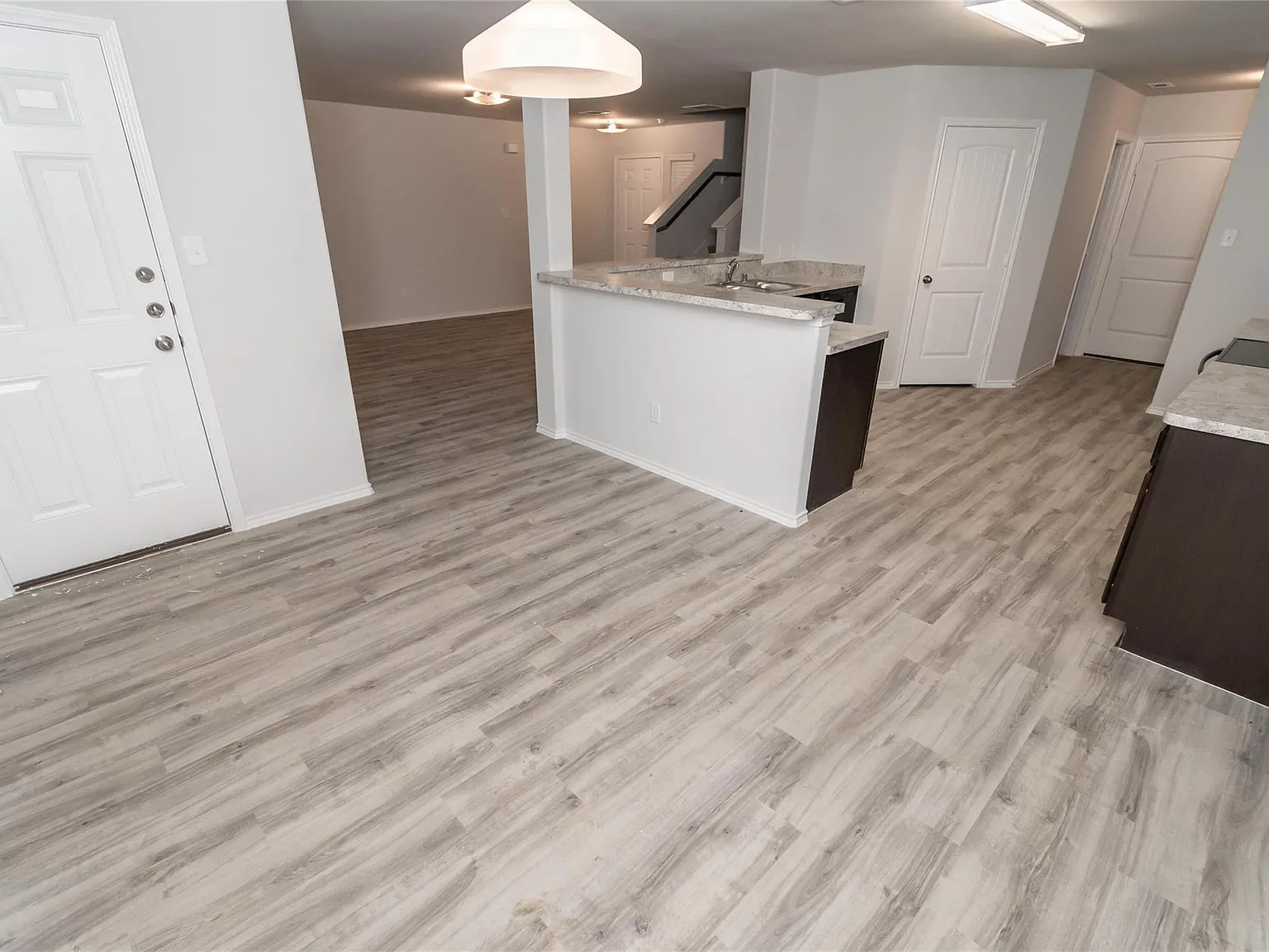 4 bed, 2.5 bath, 1870 sqft, $2,100 — Photo 4