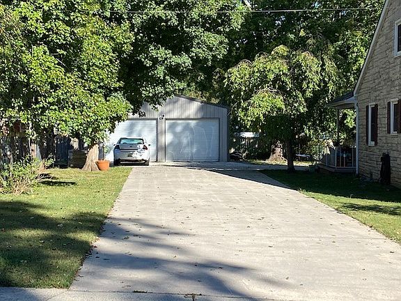 4th image of 106 5th Ave NW