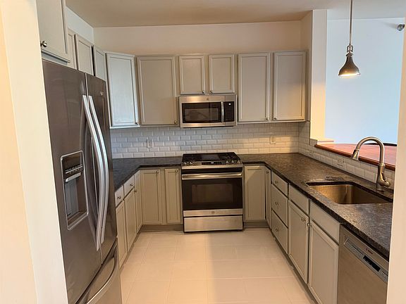 4th image of 410 Farrell Street #317