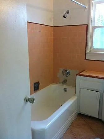 2 bed, 1000 sqft, $2,200 — Photo 2