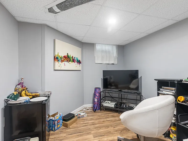 12 Barton St — Photo 10