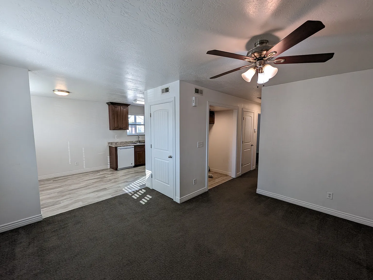 2 bed, 825 sqft, $1,300 — Photo 4