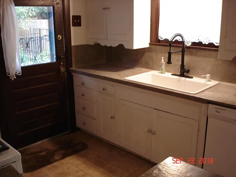 610 Cliff Dr — Photo 7