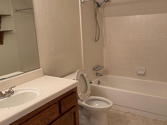 Master bath(upstairs)