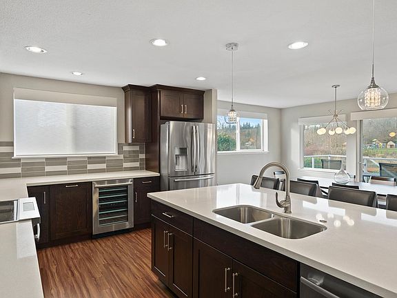 4th image of 9715 NE Juanita Dr #104