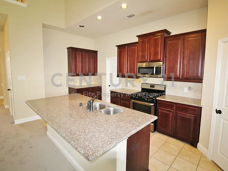 505 Clemson Ln — Photo 8