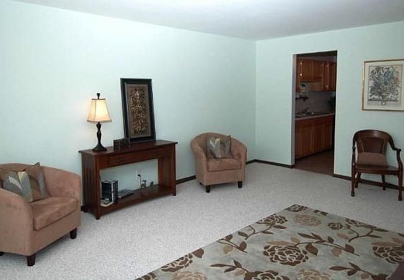 3rd image of 2101 Chateau Ct