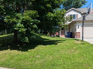 549 Lous Way, Slinger, WI 53086