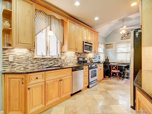 5th image of 2432 Lakeside Dr