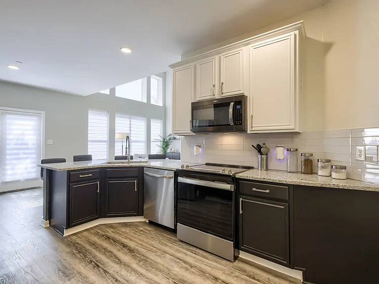 9809 Cambria Ct — Photo 14