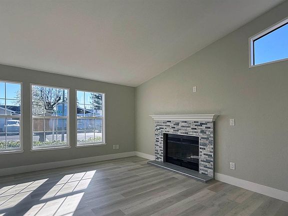5th image of 490 Canyon Creek Drive
