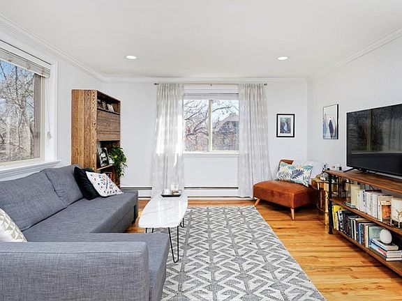 2nd image of 1327 N Steele St APT 302