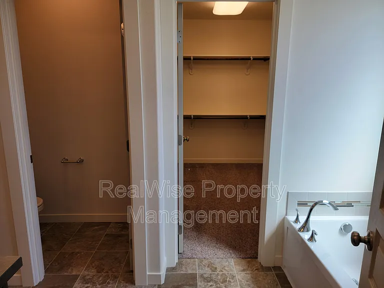 2482 NW Glen Oak Ave — Photo 13