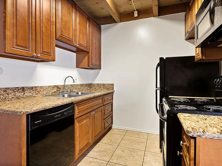 Parthenia Terrace Apartments — Photo 48