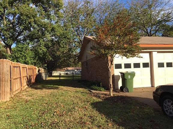 3rd image of 2848 Kingsbury Ave
