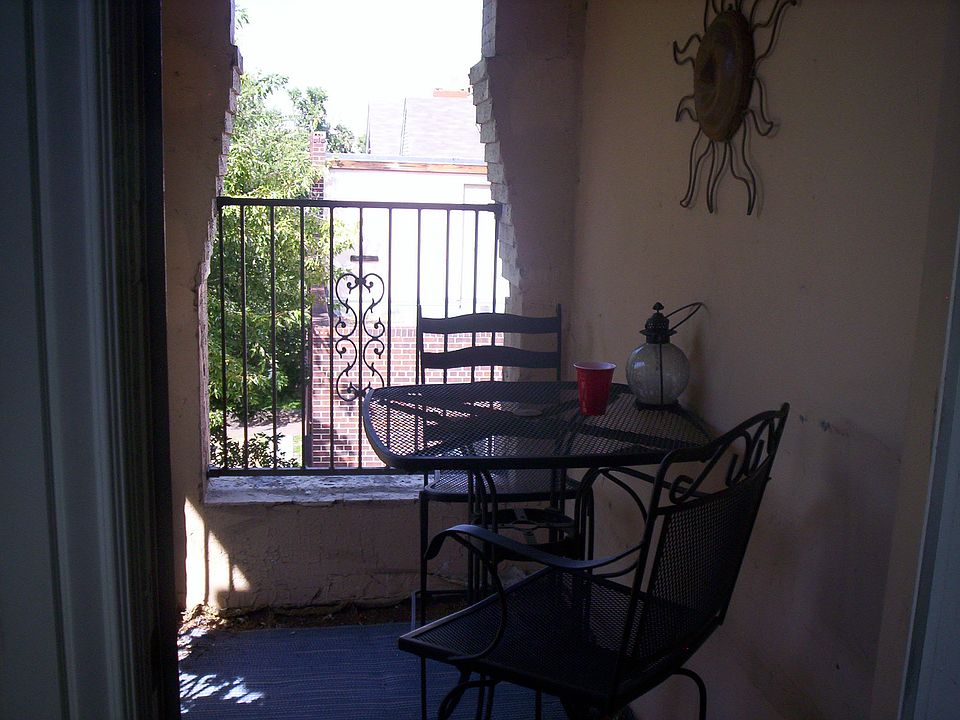 2nd image of 1100 N Logan St #3