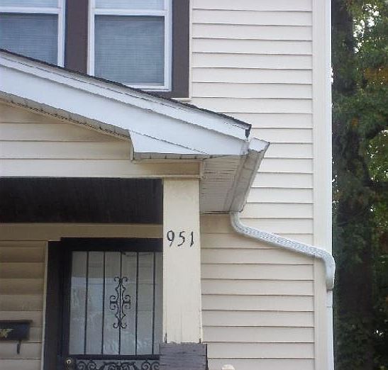 2nd image of 951 E 130th St