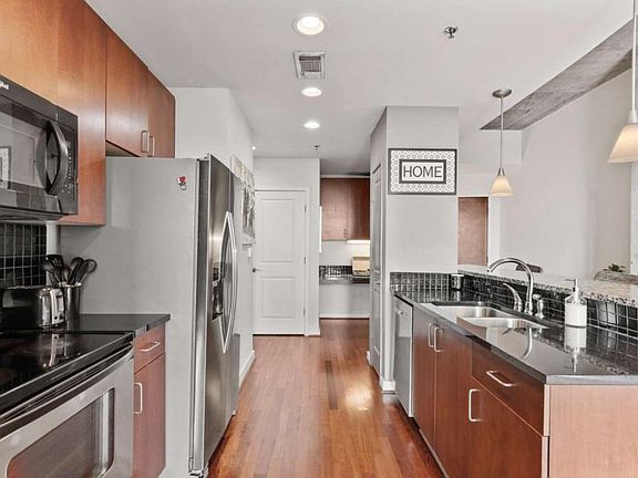 3rd image of 250 Pharr Rd Unit 712