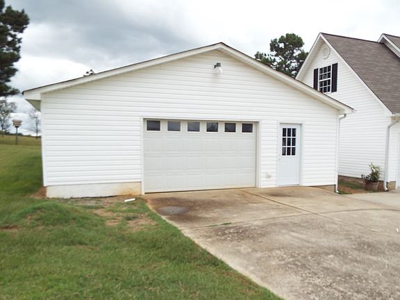 5th image of 228 Country Meadows Dr SE