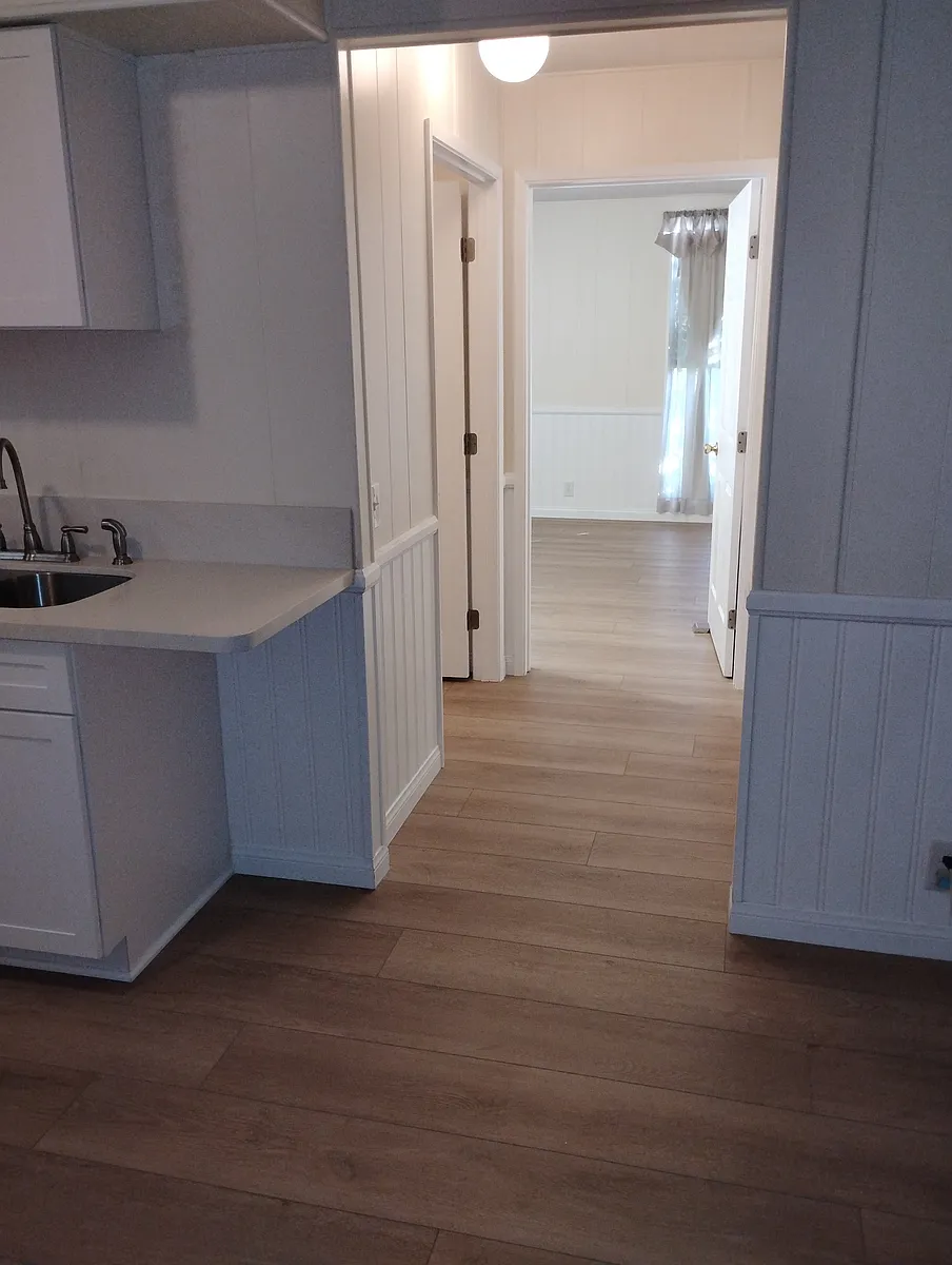 Hallway from Kitchenette to Bedroom.
Bathroom on the left side of hallway, between Kitchenette and Bedroom. - 28840 Via La Calma