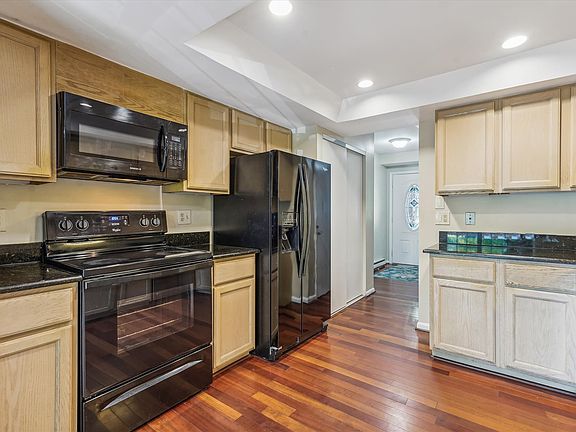 4th image of 1105 Moorefield Hill Ct SW